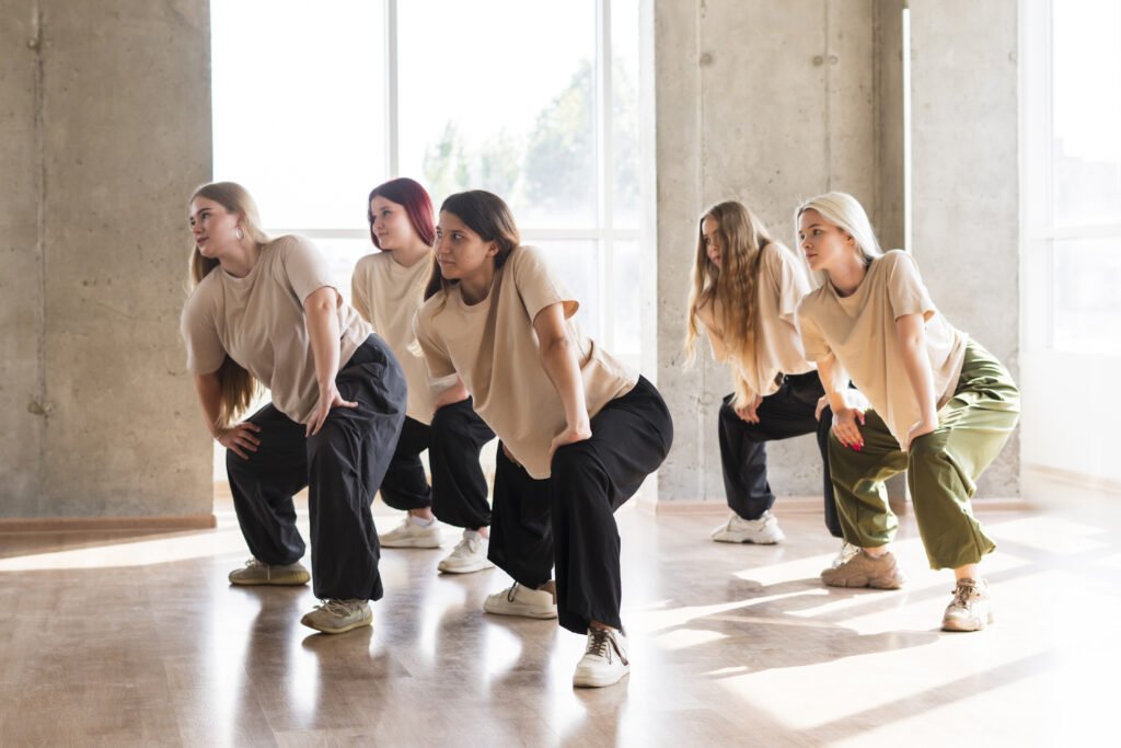 hip hop dance crew in the studio, synchrone moves of modern dances