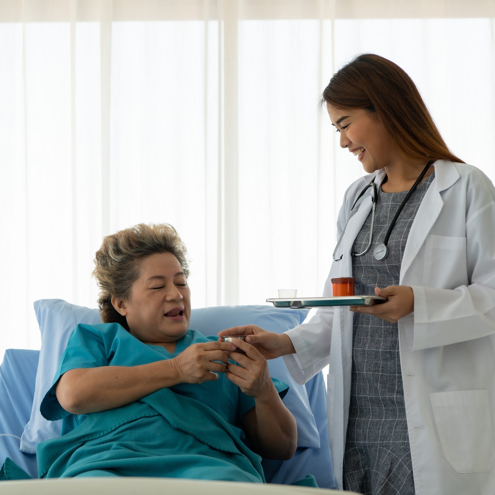 Female doctors perform disease tests and provide medical advice to senior patients 