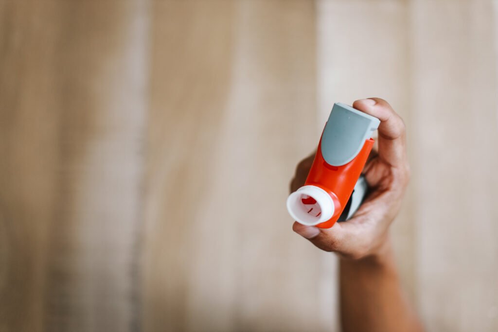 plastic-spray-inhaler